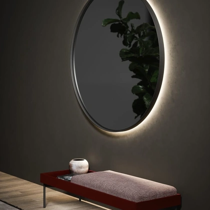 Specchio Astrid con cornice in laccato ossidato retroilluminata di Novamobili