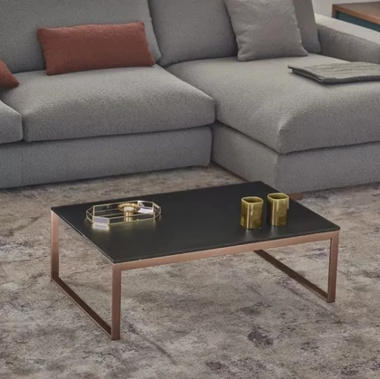 Tavolino Hip Hop con top in cristallo e base in acciaio di Bontempi