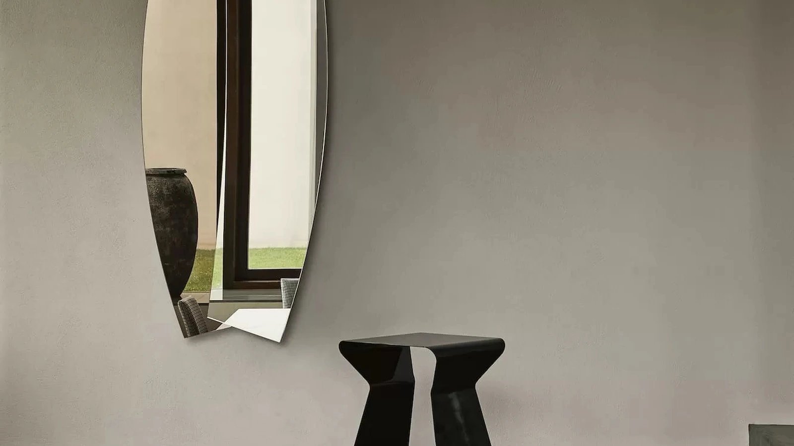 Specchiera sagomata argento e bronzo Double di Bontempi