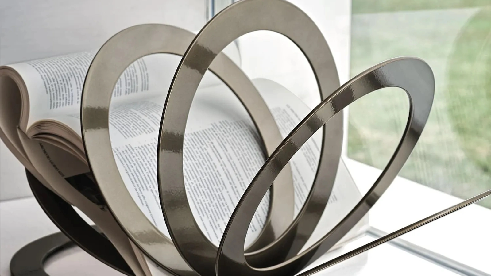 Portariviste Fan uin acciaio laccato di Bontempi