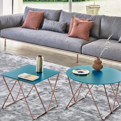 Tavolino Flexus con top in cuoio di Bontempi