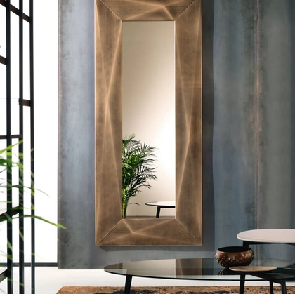 Specchio Diamond con cornice in ottone spazzolato di Riflessi
