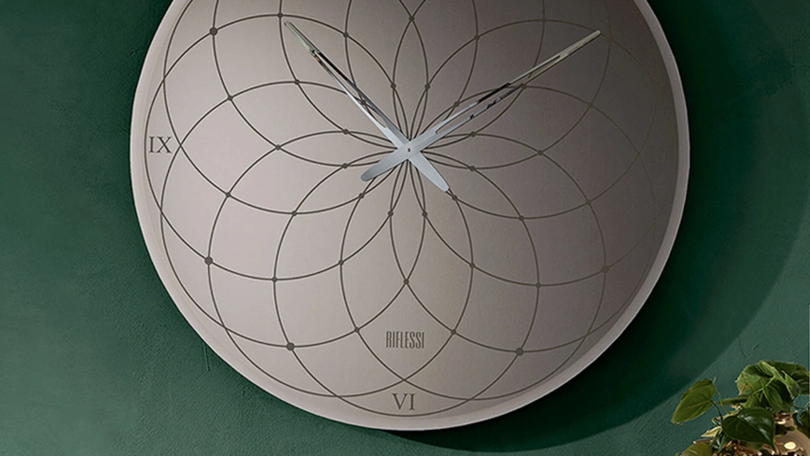 Orologio da muro realizzato in specchio bronzato serigrafato Roma di Riflessi