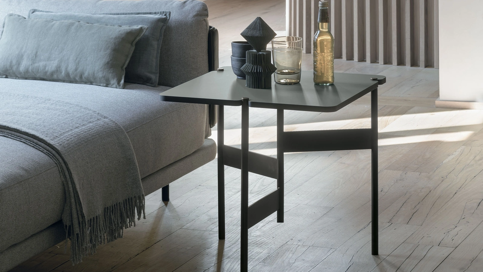 Tavolino Square in CDF laccato basalto di Tomasella