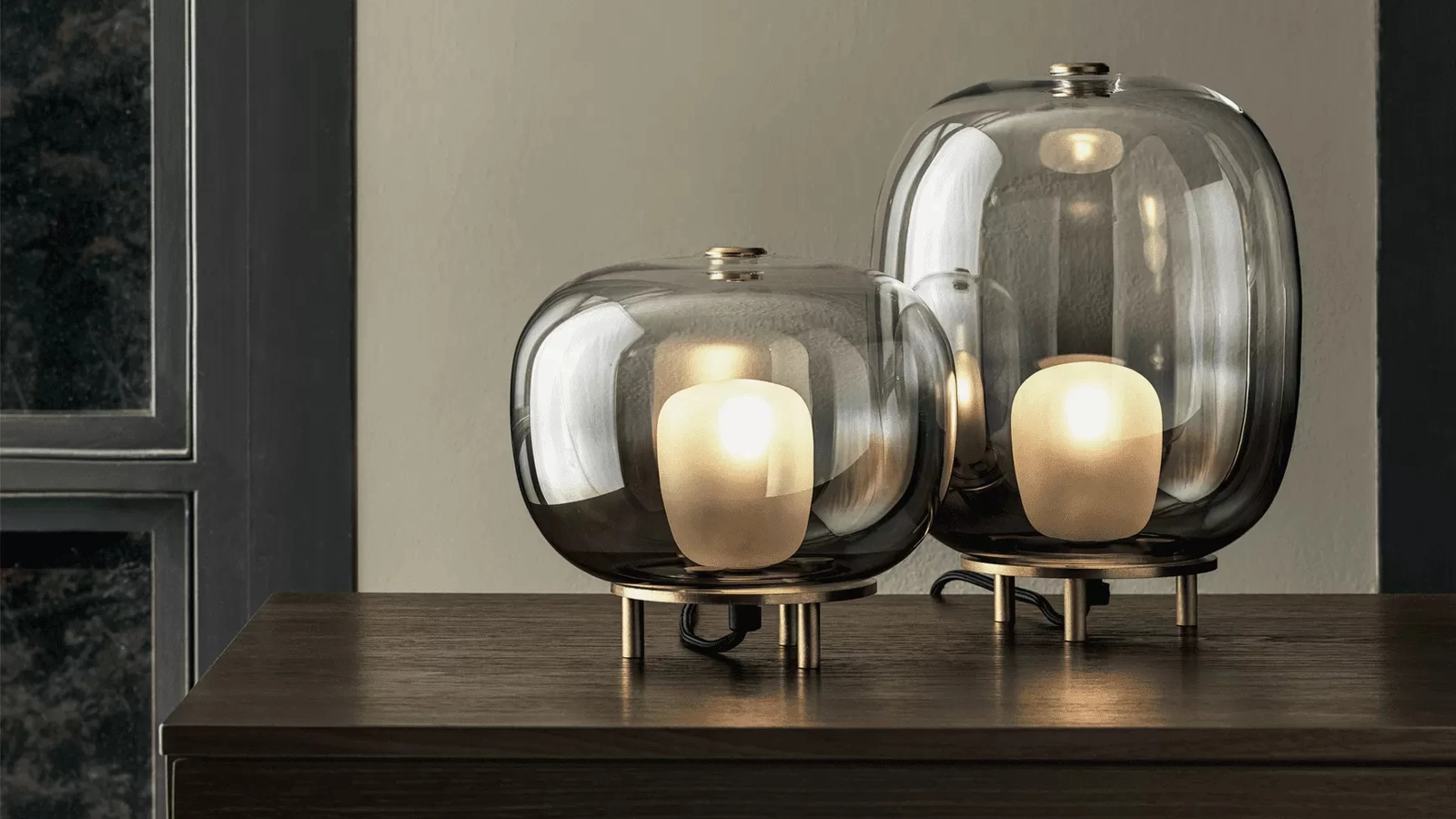 Lampada Blow da tavolo in vetro con base in ottone di Bontempi