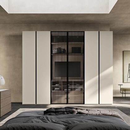 Armadio con ante battenti in laccato e a soffietto in vetro Comp N20 in laccato e vetro di Mobilgam