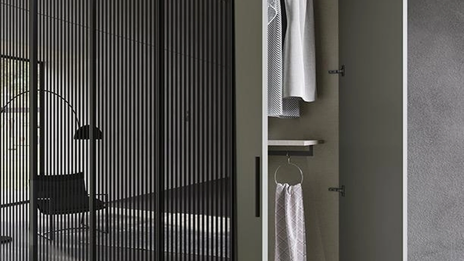 Armadio con ante battenti Comp N22 in laccato e vetro di Mobilgam