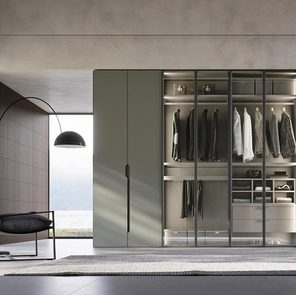 Armadio con ante battenti Comp N22 in laccato e vetro di Mobilgam