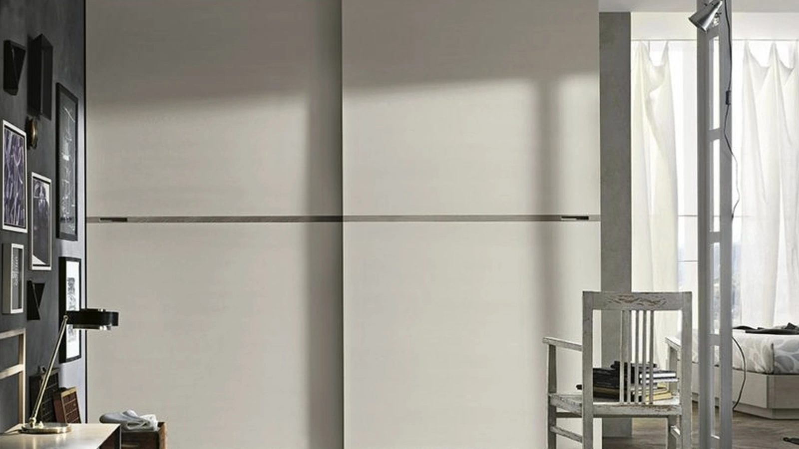 Armadio con anta scorrevole Meridiana in laccato opaco di Tomasella
