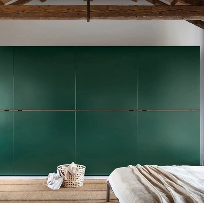 Armadio Middle con anta complanare scorrevole di Novamobili