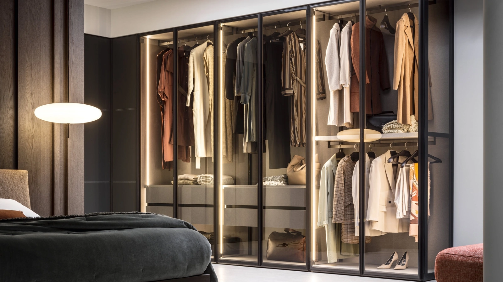 Armadio angolare Perry in vetro di Novamobili