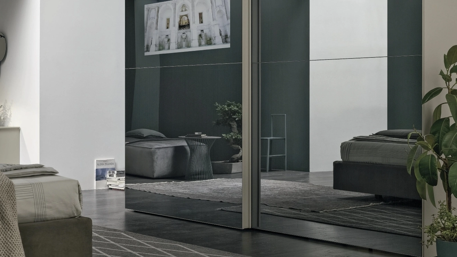 Armadio con anta scorrevole Vision con Tv integrata di Tomasella