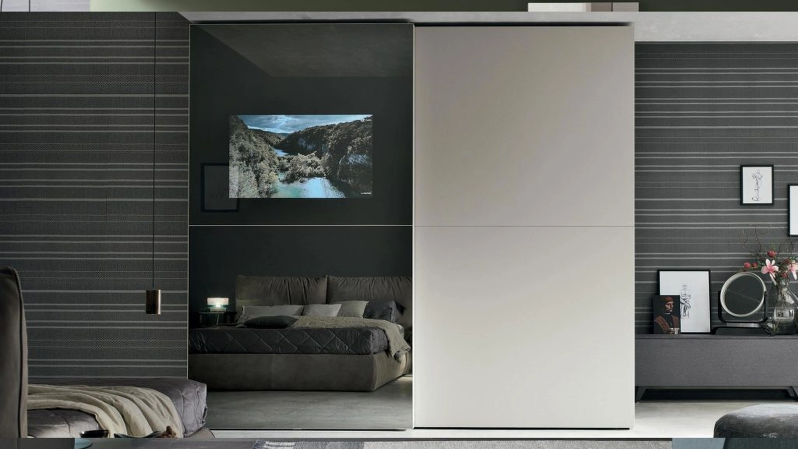 Armadio con anta scorrevole Vision con Tv integrata di Tomasella