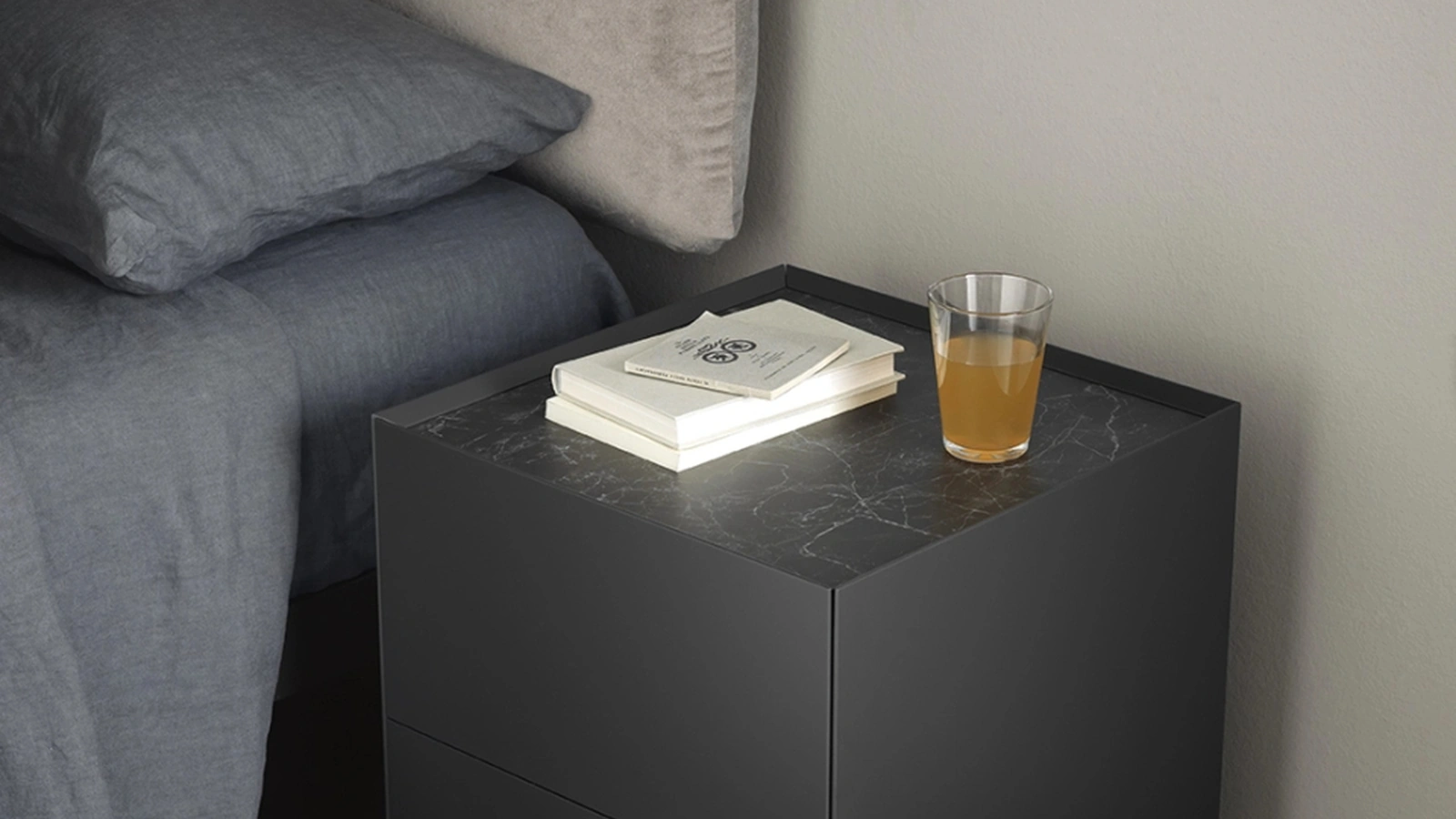 Comodino Riquadro di Caccaro