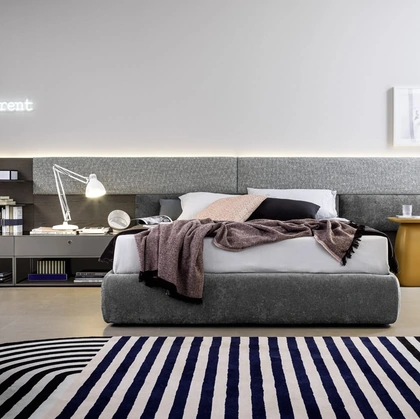 Comodino Square in laccato e metallo di Novamobili