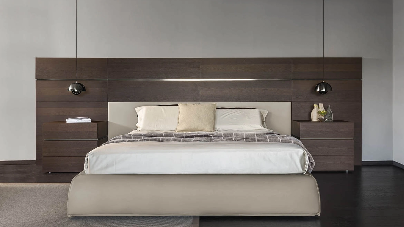 Letto Sommier in pelle con Boiserie in Legno di Pianca