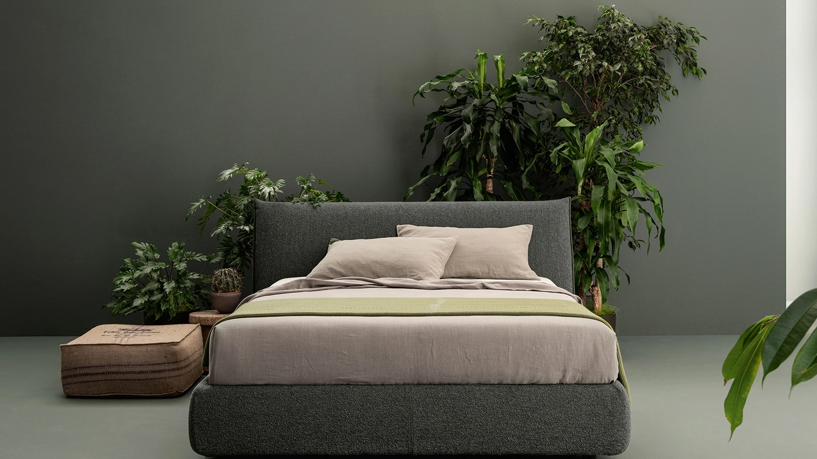 Letto imbottito morbido e avvolgente in tessuto con contenitore Toffee di Caccaro