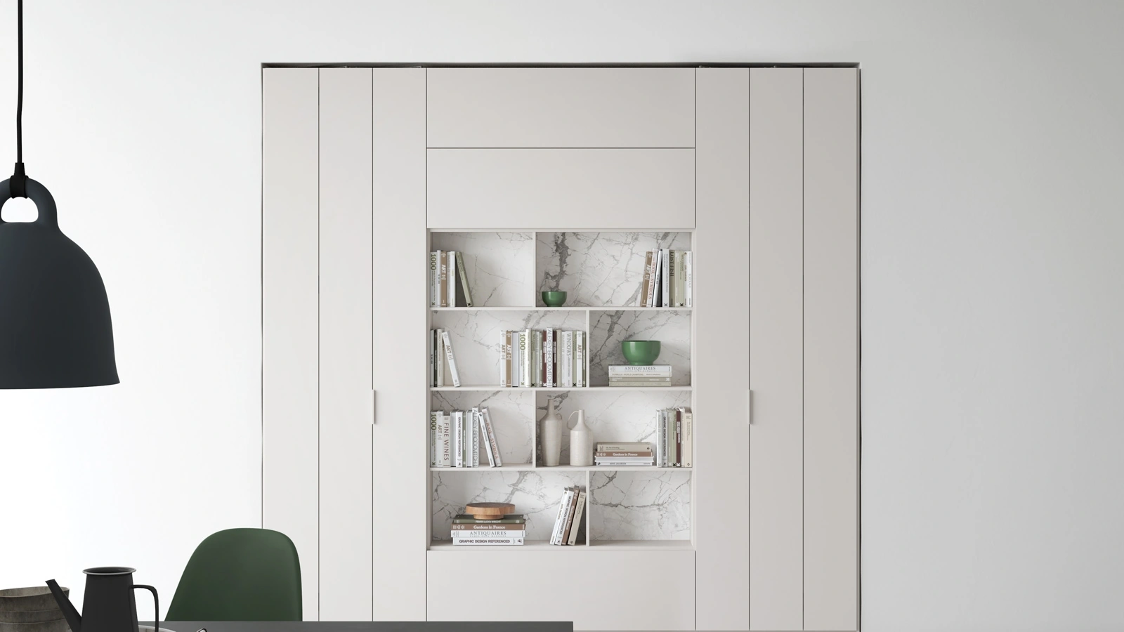 Libreria in nicchia in laccato bianco opaco con schiena del vano a giorno in gres porcellanato effetto marmo di Caccaro