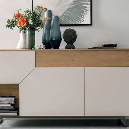 Madia Remix X01 in materico opaco madreperla, materico nodato chiaro e base in metallo antracite di Tomasella