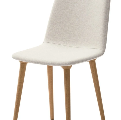 Sedia Alberta in tessuto imbottito con struttura in frassino di Veneta Cucine