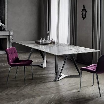 Sedia Kuga in tessuto imbottito e trapuntato di Bontempi