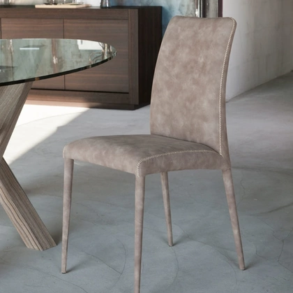 Sedia Bruna Flex completamente rivestita in pelle di Riflessi