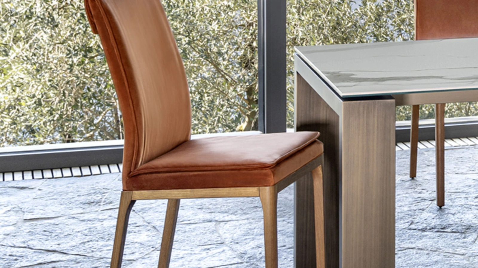 Sedia in pelle con schienale flessibile Cherie di Riflessi