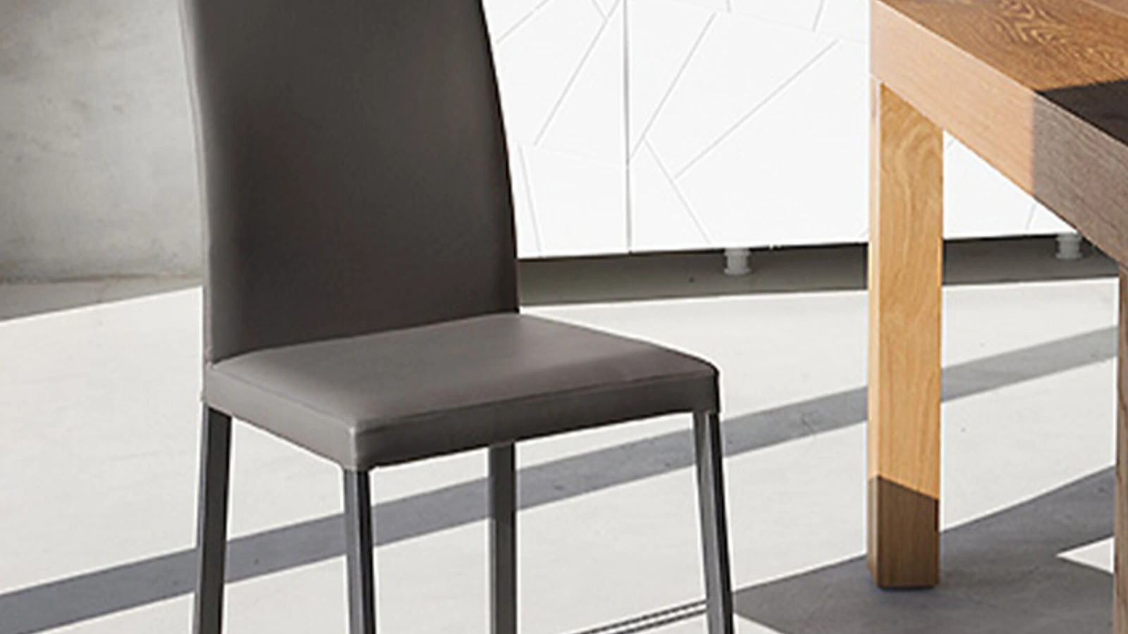 Sedia Denise Flex in pelle con schienale alto di Riflessi