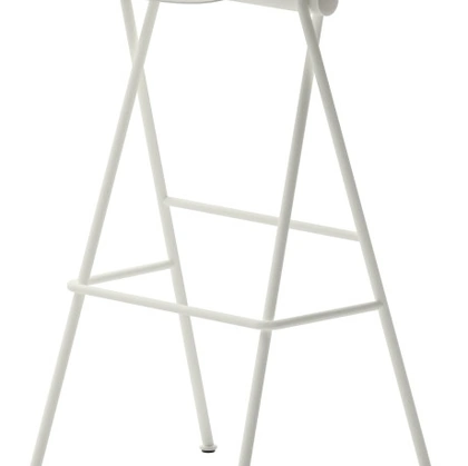 Sgabello Flip con seduta in polipropilene con struttura in metallo di Veneta Cucine