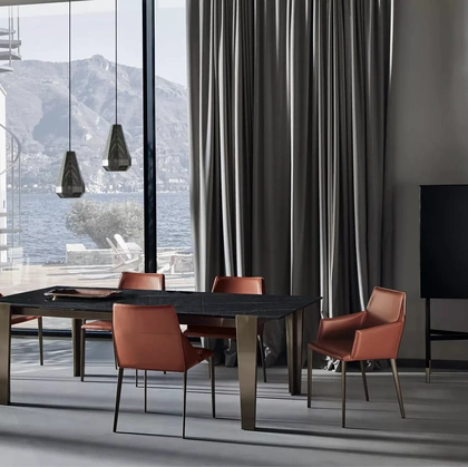 Sedia Sally rivestita in cuoio di Bontempi