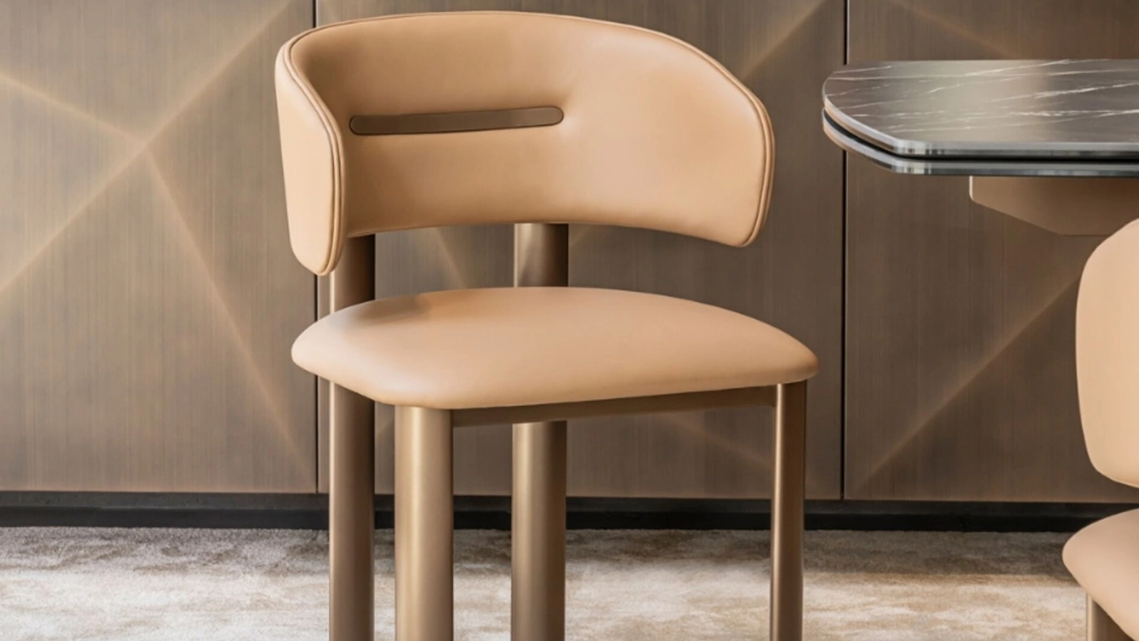 Sedia di design in pelle Velvet di Riflessi