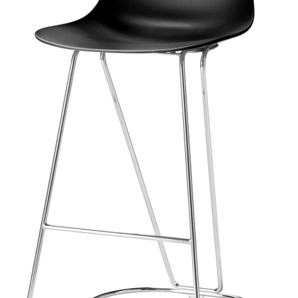 Sgabello Virgola Dandy con scocca in tecnopolimero e base in metallo di Veneta Cucine