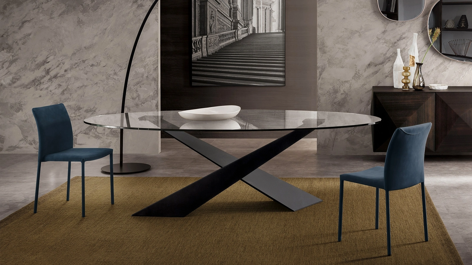 Tavolo ovale Living con top in Cristallo e base in metallo verniciato di Riflessi