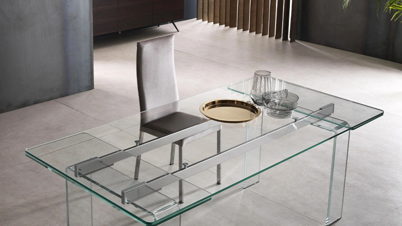 Tavolo allungabile con piano rettangolare in cristallo extrachiaro trasparente, con angoli arrotondati Plano di Riflessi