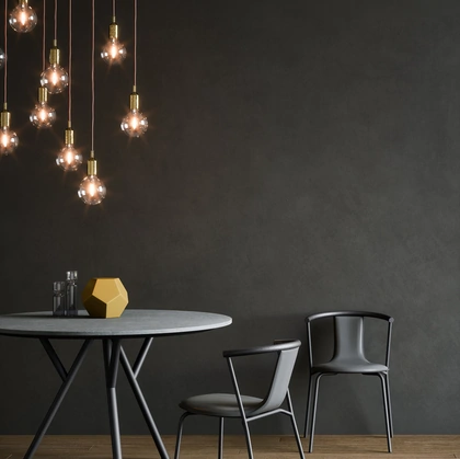 Tavolo rotondo Sunny con top in marmo Bianco di Carrara e gambe in metallo di Novamobili