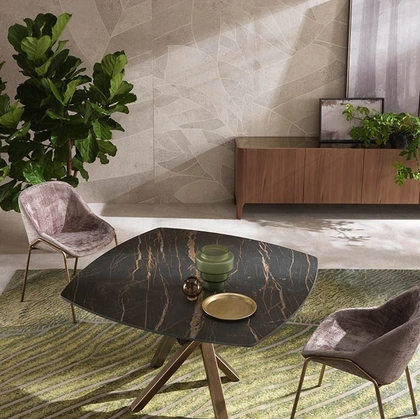 Tavolo allungabile Shangai Square con top in ceramica e base in alluminio verniciato di Riflessi