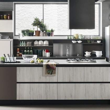 Cucina Moderna Start-Time J 08 con isola in Play Rovere chiaro, Smart Antracite e Colorboard Graffiato chiaro di Veneta Cucine