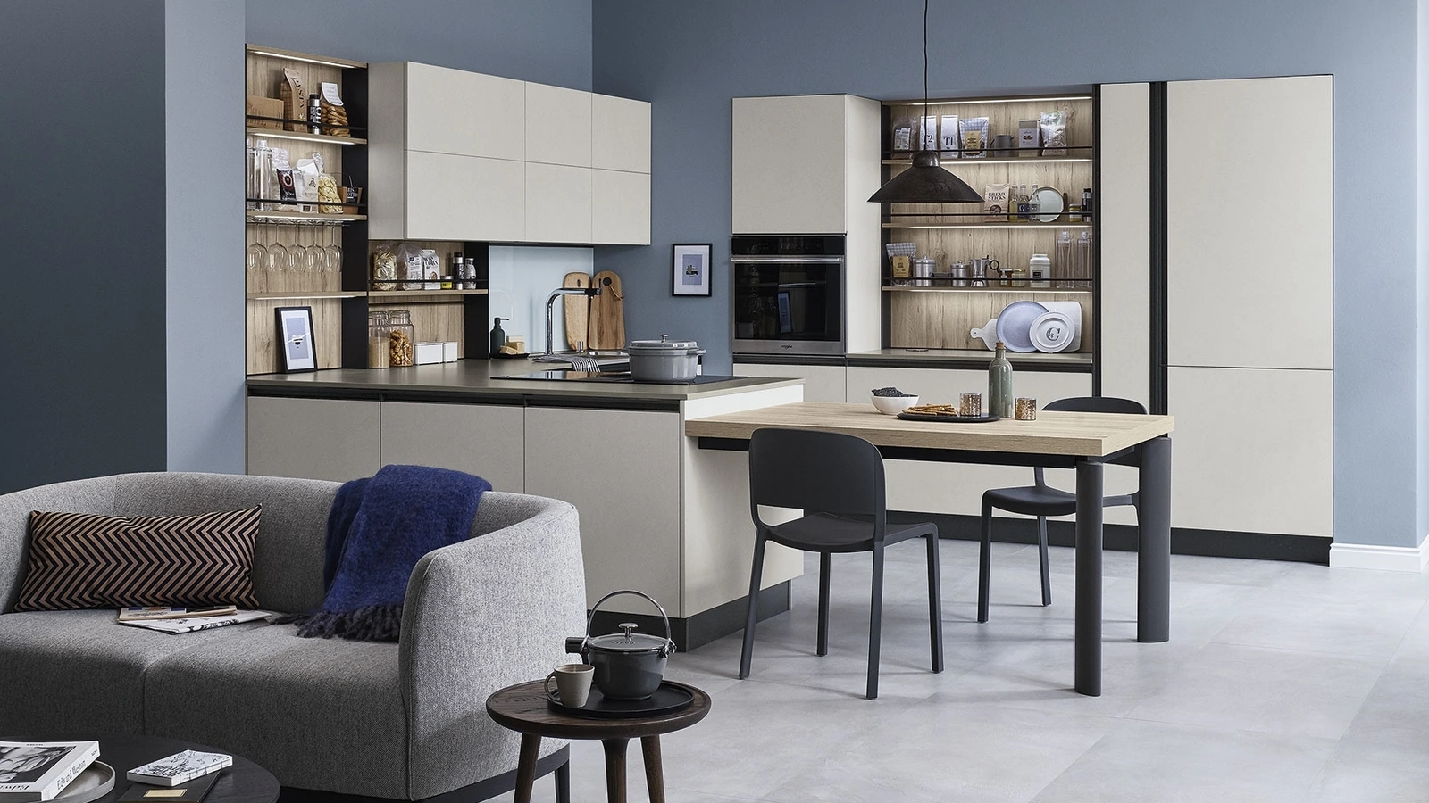 Cucina Moderna Start-Time Presa 05 con penisola in finitura Graffiato chiaro e Play Rovere medio di Veneta Cucine